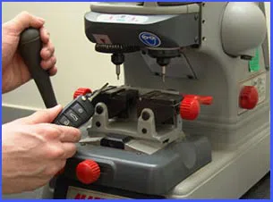 Baltimore City Locksmith Baltimore, MD 410-454-0103 - 14-auto-car-key-cut